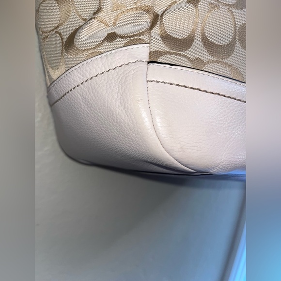 Coach Park Signature Cream and White Bag with side pockets and dust bag - Picture 5 of 15